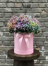 Цветочная композиция из Гипсофила и Розы в шляпной коробке в Ивантеевке Саратовской области