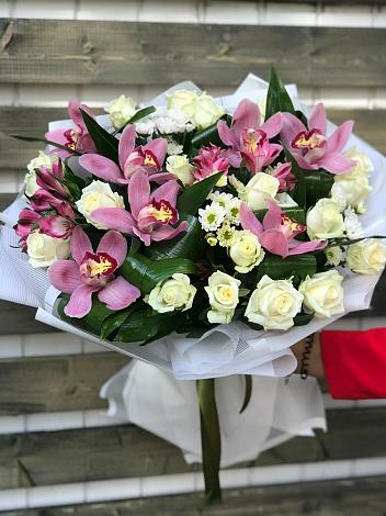 Букет цветов из: Розы и Хризантемы в Ивантеевке Саратовской области