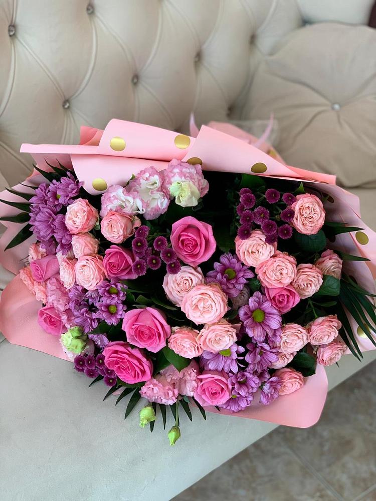 Букет цветов из: Хризантемы, Розы и Лизиантусы в Ивантеевке Саратовской области