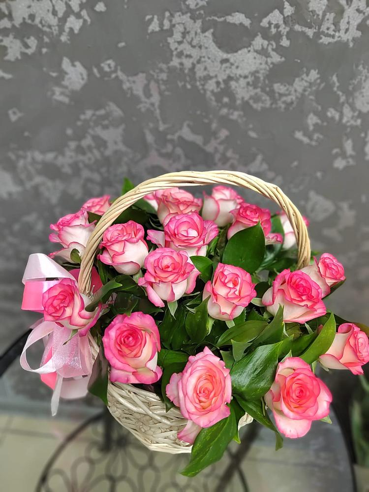Цветочная композиция из Розы в корзине в Ивантеевке Саратовской области