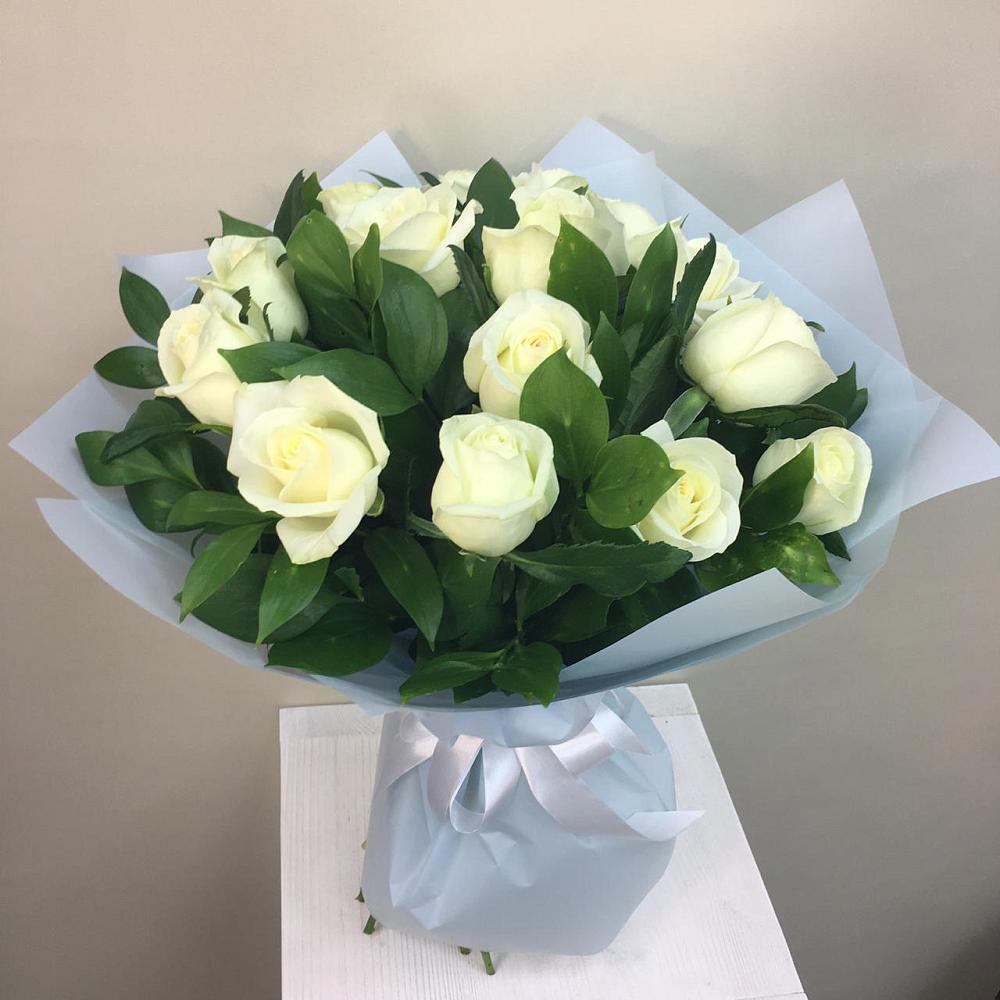 Букет 15 Белых роз Проуд в Ивантеевке Саратовской области