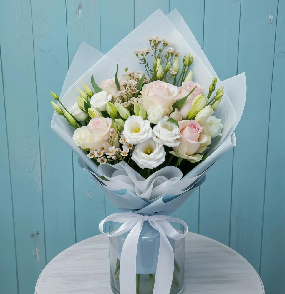 Букет цветов из: Розы и Лизиантусы в Ивантеевке Саратовской области