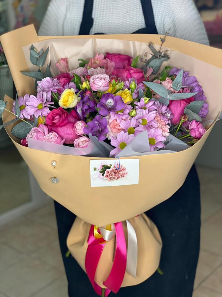 Букет цветов из: Хризантемы, Гвоздики и Альстромерии в Ивантеевке Саратовской области