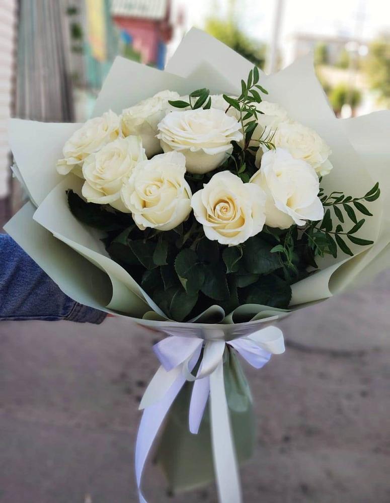 Букет Белые розы Проуд в Ивантеевке Саратовской области