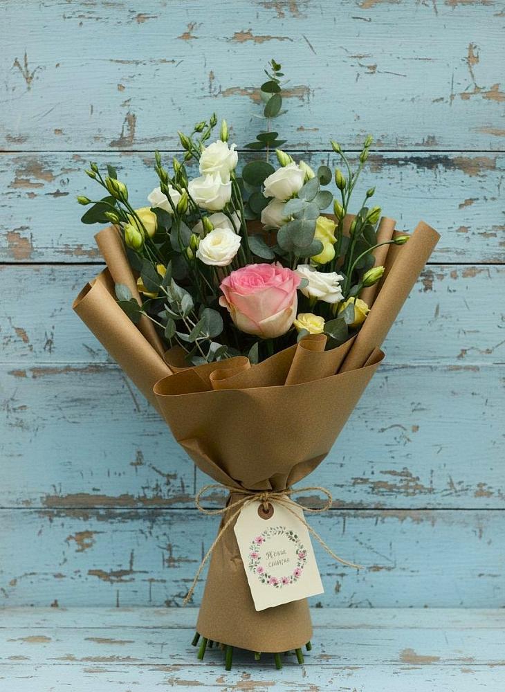 Букет цветов из: Розы и Лизиантусы в Ивантеевке Саратовской области