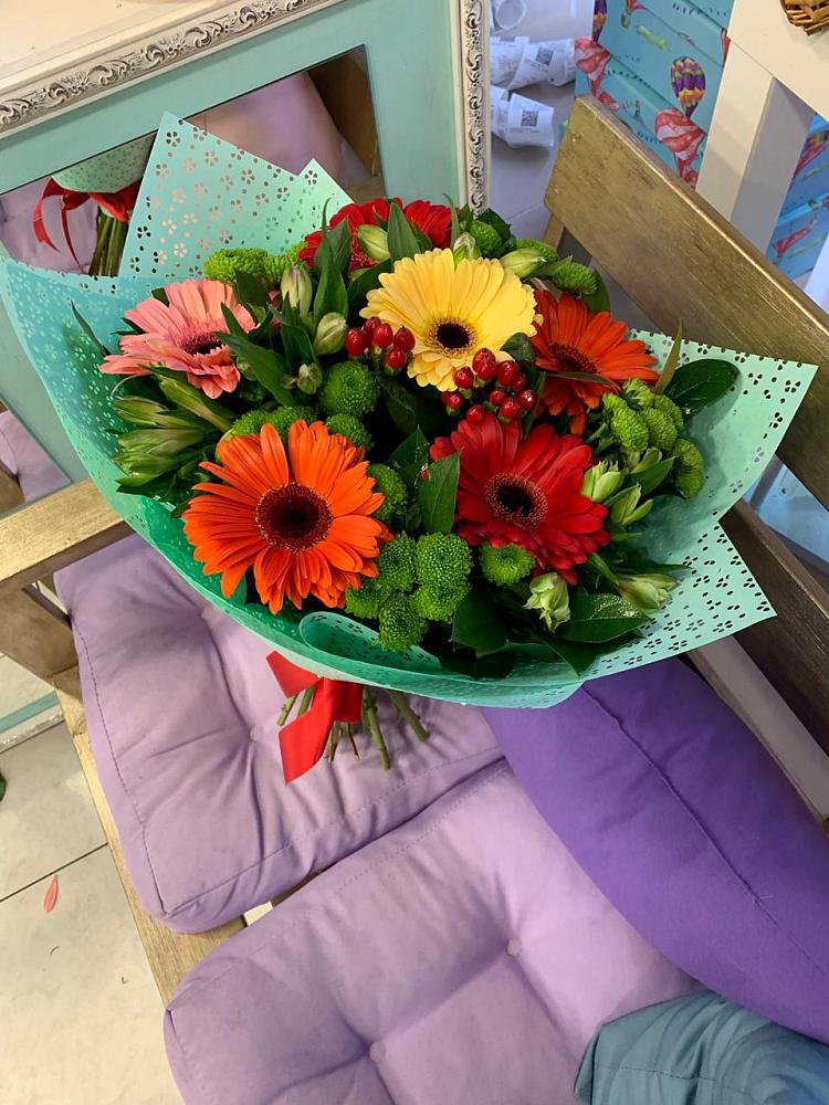 Букет цветов из: Герберы, Хризантемы и Альстромерии в Ивантеевке Саратовской области