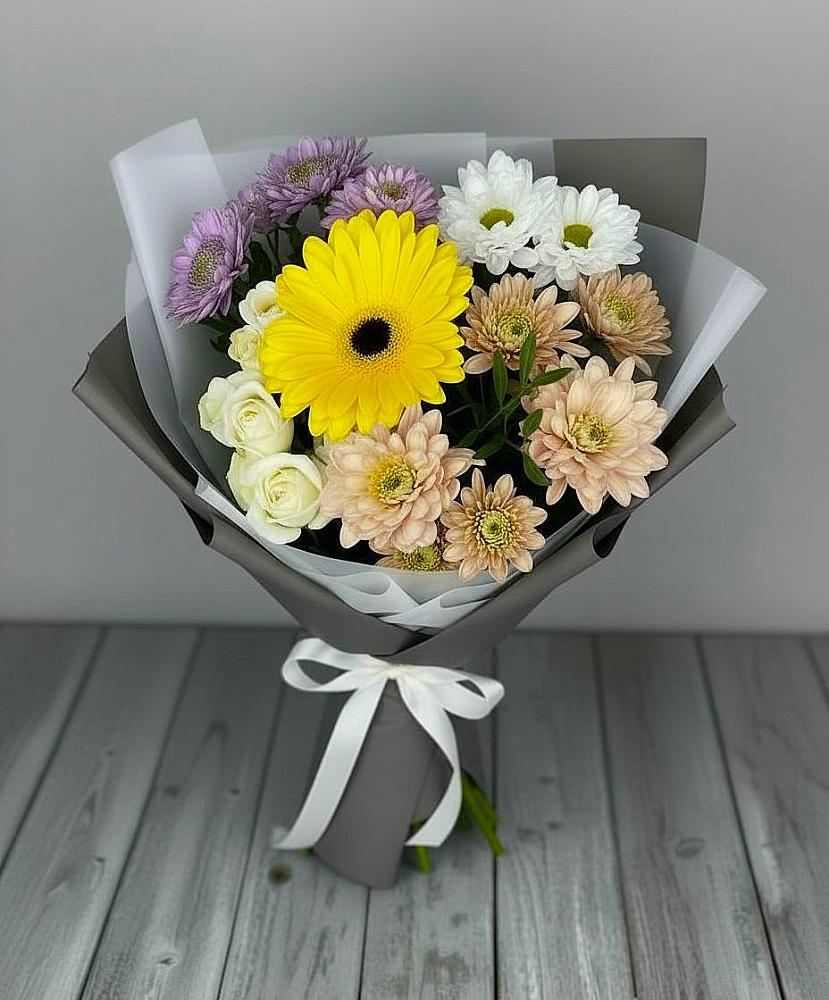 Букет цветов из: Розы, Герберы и Хризантемы в Ивантеевке Саратовской области