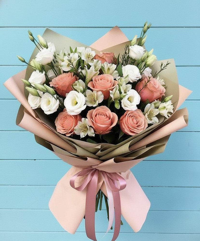 Букет цветов из: Розы, Альстромерии и Лизиантусы в Ивантеевке Саратовской области