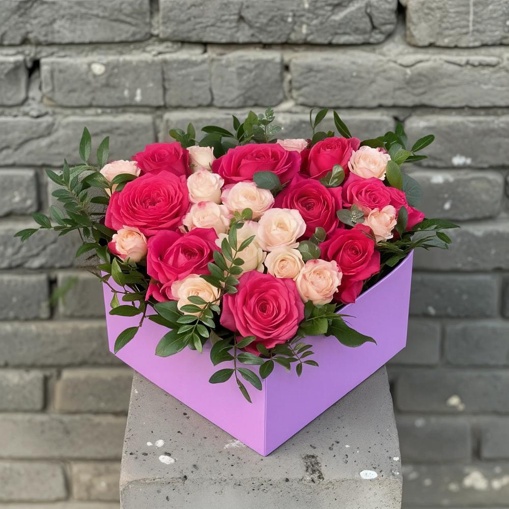 Цветочная композиция из Розы в коробке в Ивантеевке Саратовской области