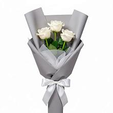 Букет 3 белые розы в Ивантеевке Саратовской области