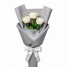 Букет 3 белые розы в Ивантеевке Саратовской области
