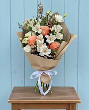 Букет цветов из:  Альстромерии, Лизиантусы, Розы и Хризантемы в Ивантеевке Саратовской области