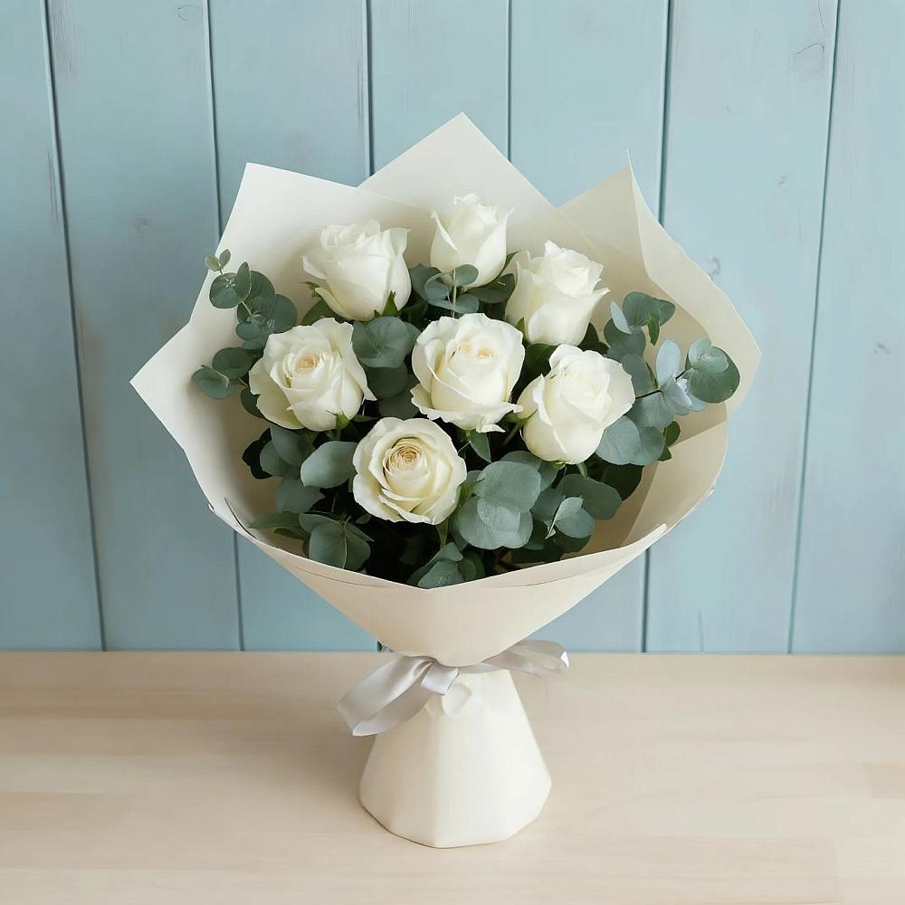 Букет Белые розы в Эвкалипте в Ивантеевке Саратовской области