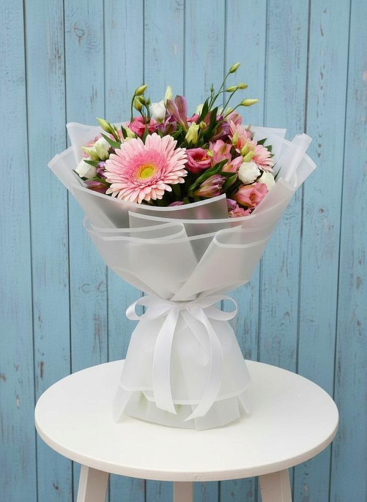 Букет цветов из: Герберы, Альстромерии и Лизиантусы в Ивантеевке Саратовской области