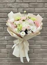 Букет цветов из:  Гвоздики, Розы, Лизиантусы и Хризантемы в Ивантеевке Саратовской области