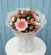 Букет цветов из:  Герберы, Альстромерии и Лизиантусы в Ивантеевке Саратовской области