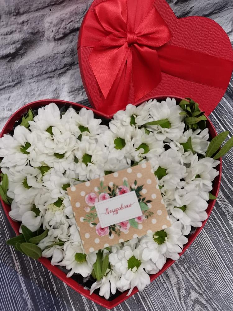 Цветочная композиция из Хризантемы в виде сердца в Ивантеевке Саратовской области