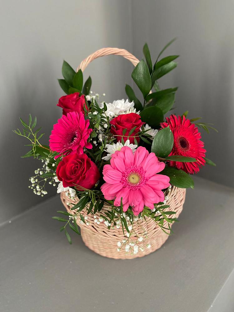 Цветочная композиция из Розы, Хризантемы и Герберы в корзине в Ивантеевке Саратовской области