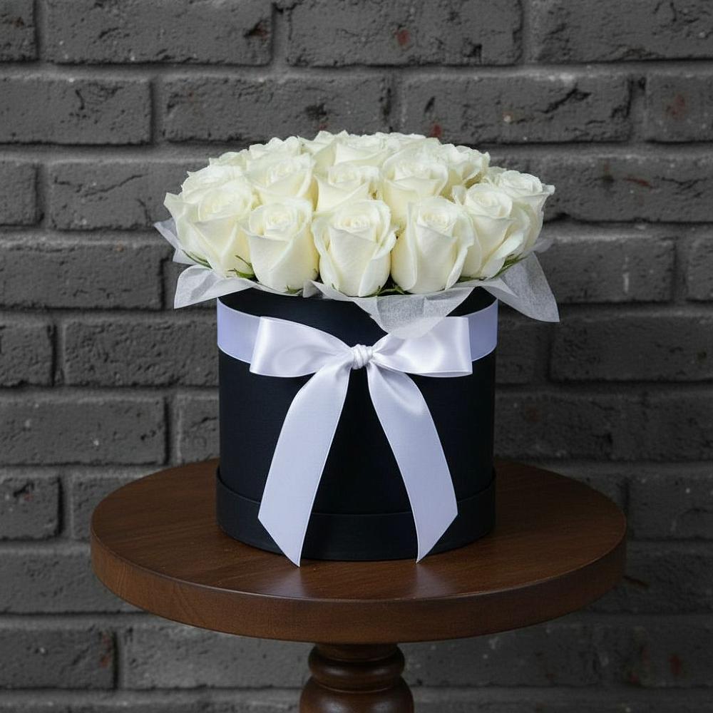 Цветочная композиция из Розы в шляпной коробке в Ивантеевке Саратовской области