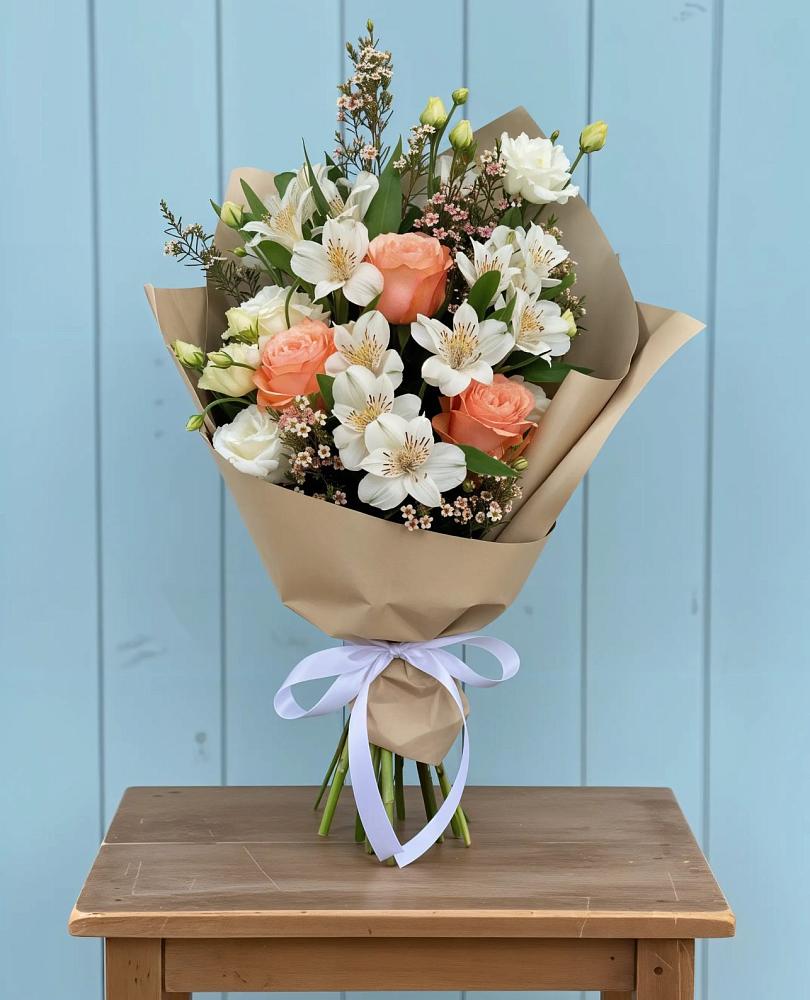 Букет цветов из: Альстромерии, Лизиантусы, Розы и Хризантемы в Ивантеевке Саратовской области