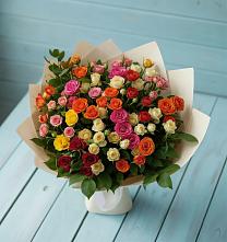 Букет Микс из разноцветных кустовых роз в Ивантеевке Саратовской области