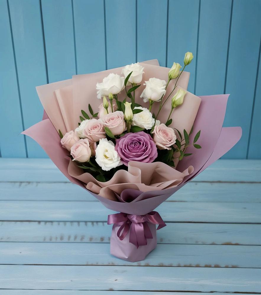 Букет цветов из: Розы и Лизиантусы в Ивантеевке Саратовской области